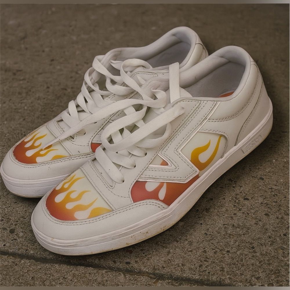 S1077 Vans White and Orange Flame‎ Sneakers Sz 8.5